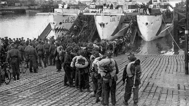 Canadian troops of the Highland Light Infantry in Southampton on June 4th, embarking aboard LCI 250, LCI 125, and LCI 306.